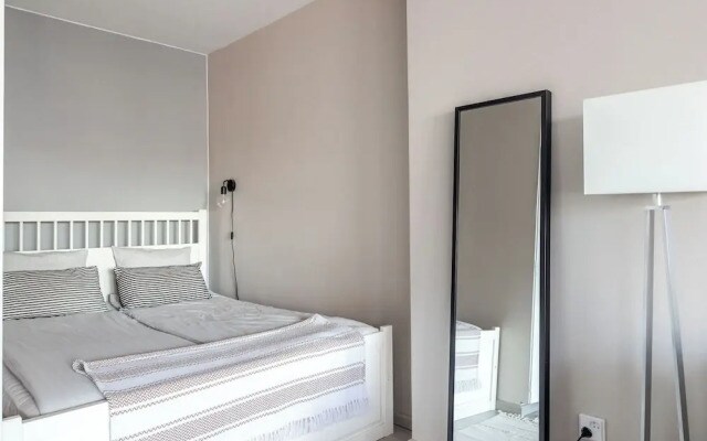 Bright & Cozy, Renovated Studio in the Center
