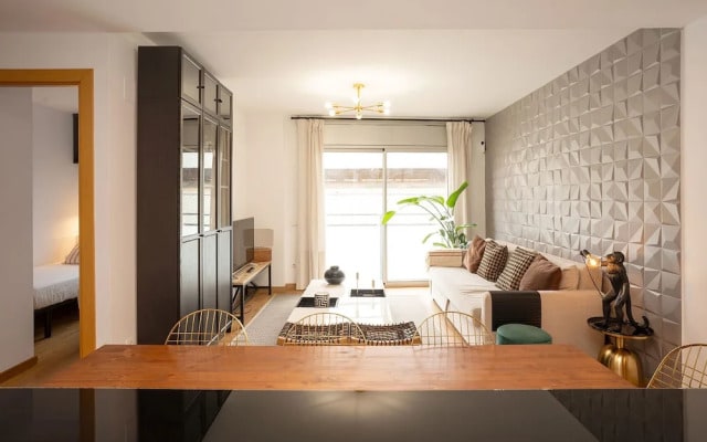 Modern Apartment Near Pl Espa a