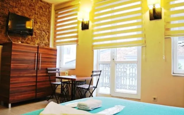 Leon Suites