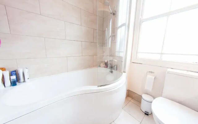 Charming 1-br Upper Holloway Flat For 2