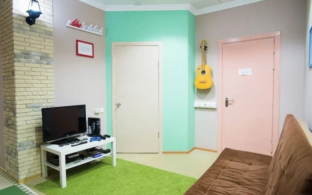 Like Hostel