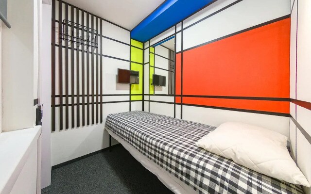 Single Hotel