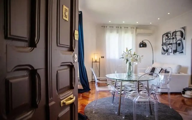 Beautiful 1 Bed Sleeps 6 W Terrace Heart of Madrid