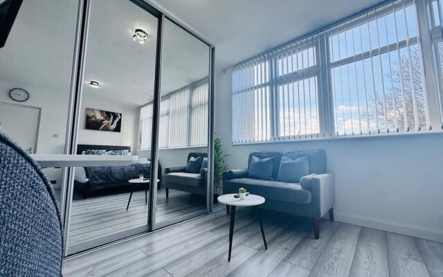 Home Studio  Free Parking Prime Location
