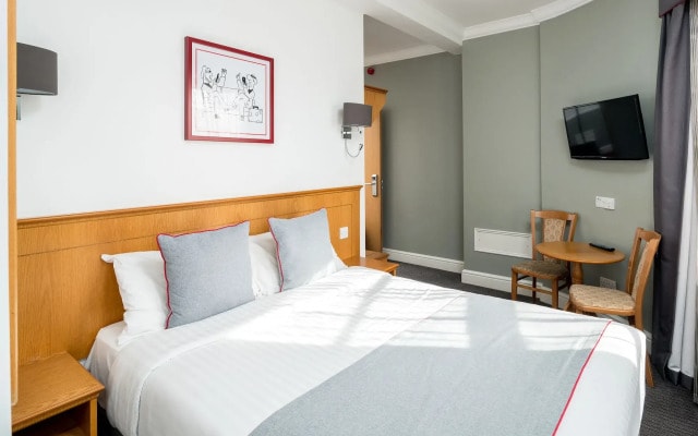 OYO Townhouse New England Victoria