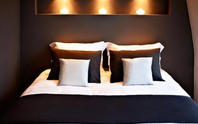 AMS Suites
