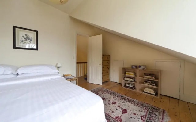 Gloucester Crescent II by Onefinestay