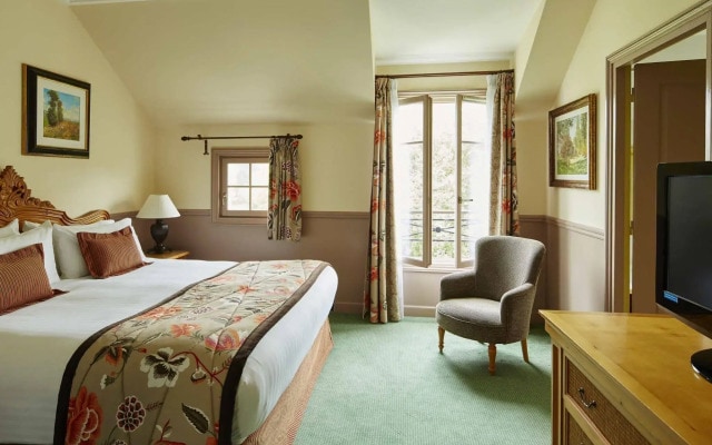 Отель Marriott Village d'Ile-de-France