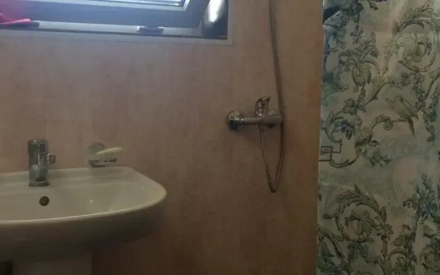 Желтый
