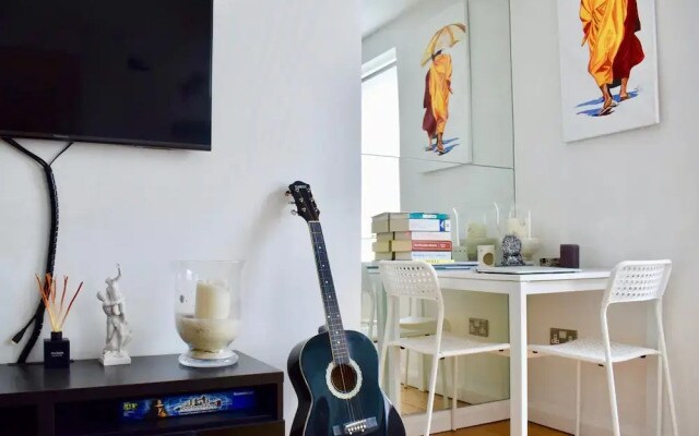 Bright 1 Bedroom Flat By Baker Street