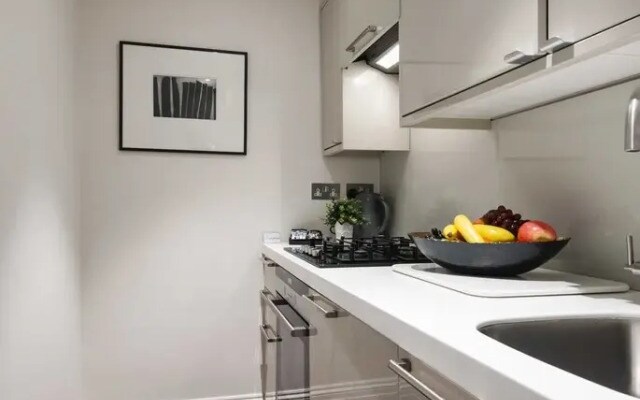 The Bright Airlie Gardens Apartment - DMG