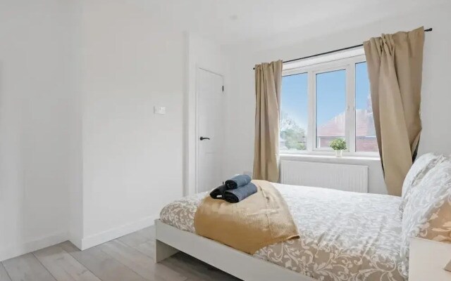 3bed House-free Parking