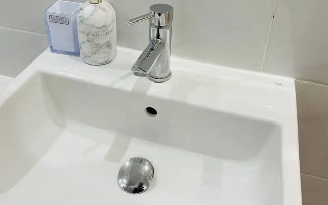 Walk to Lcy Airport/ Excel /dlr 1Br Flat