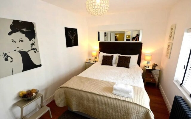 New Luxury 3bed/2bath Apartment - Covent Garden!!