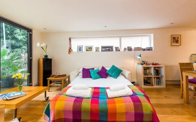 Charming Hackney Apartment with Garden