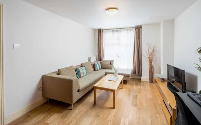 ALTIDO Homely 1-bed Flat in Queensway, West London