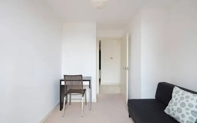 Sleek & Spacious 4 Sleeper, 5 Mins to Moorgate