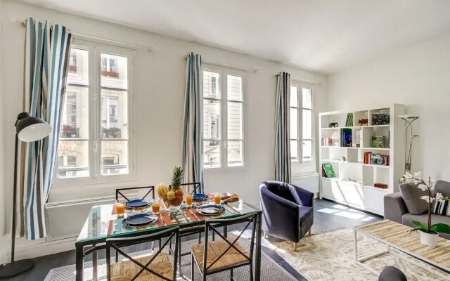 Louvre - Saint Honore Area Apartment