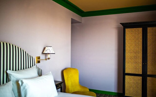 Отель Les Deux Gares and Spa