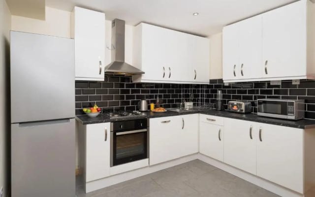 S6 Ensuite Loft Studio Space (Sandycroft Guest House)