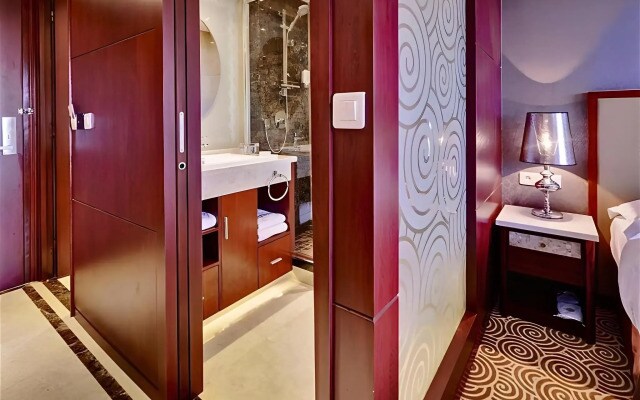 Huatian Chinagora Hotel