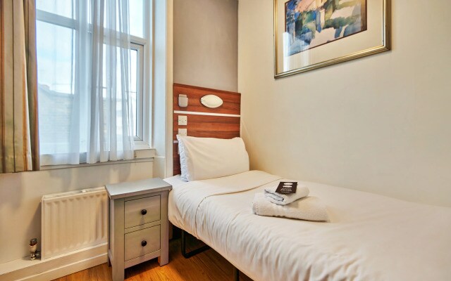 Huttons Hotel, Victoria London