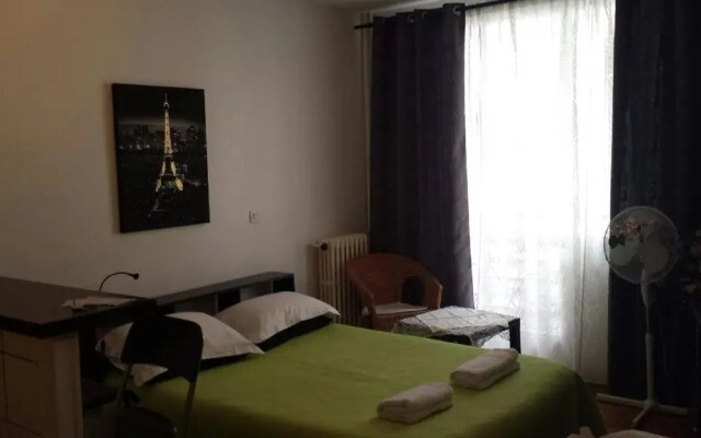 Louvre - Palais Royal Area Apartment