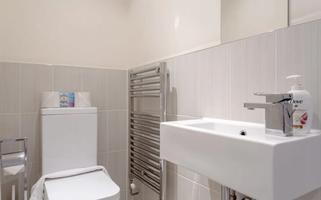 2 Bed Townhouse in Shepherds Bush