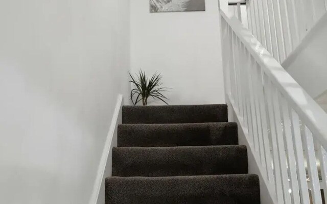 House - Sleeps 5 & Close to Peak District