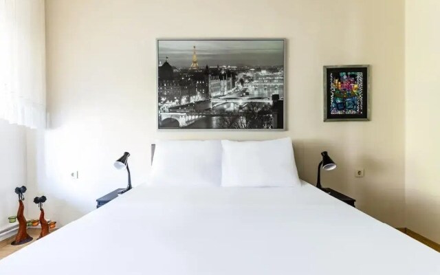 Spacious Flat w Balcony 3 min to Kadikoy Square