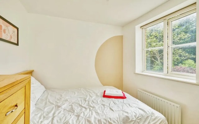 Charming 2-bedroom Flat in South Croydon