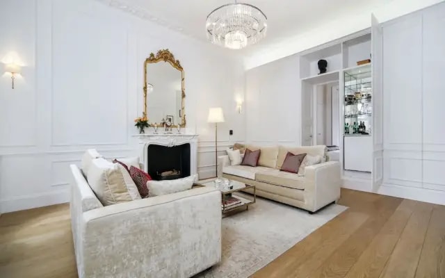 Luxurious 1BR Period Property in Kensington