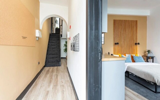 OnPoint Modern 1 BR Studio City Centre