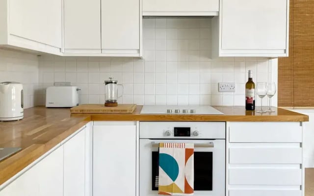 The Old Riverside School House Apt 3