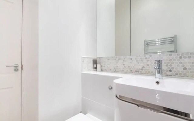 Modern stylish and luxurious 1 bed flat