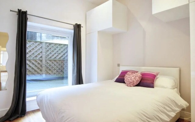 Bayswater 2 Bed Apartment with Terrace