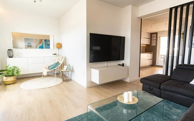 Beautiful apartment with 2 terraces, Pool & Beach