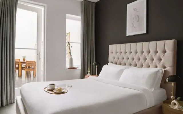 Beautiful Westminster Suites by Sonder