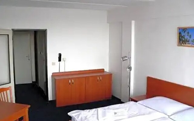 CMC Residence & Conference Inn