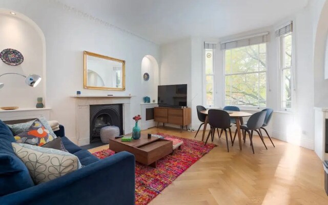 Beautiful Hampstead Home RH6