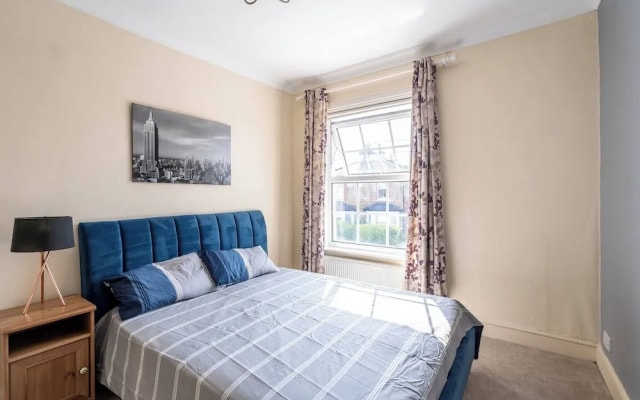 Elegant 3BR Victorian Retreat, Free Parking
