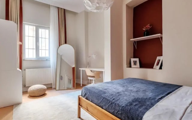 Chic Modern Flat w Balcony 5 min to Taksim