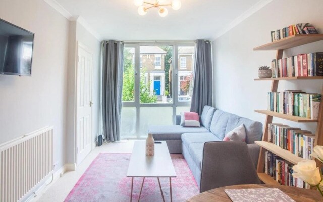 Sunny and Bright 1 Bed Apartment in London