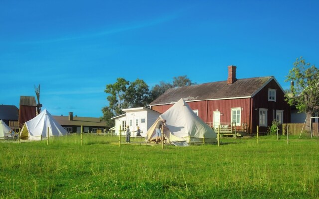 Mickels bondgårdsglamping