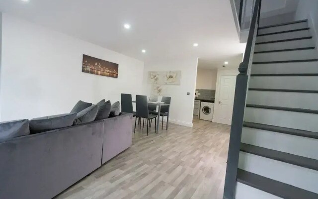 City Centre Modern 4 Person Apartment