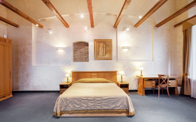 Atrium Hotel