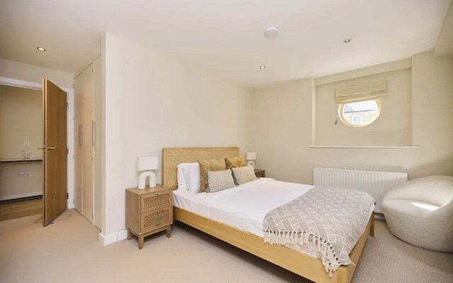 Putney Terrace Apartment