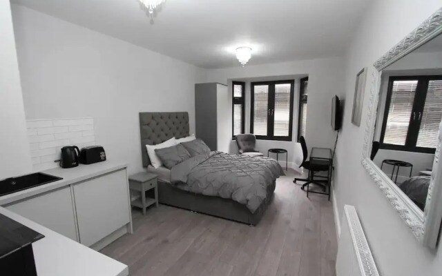 New Cosy Studio in London!