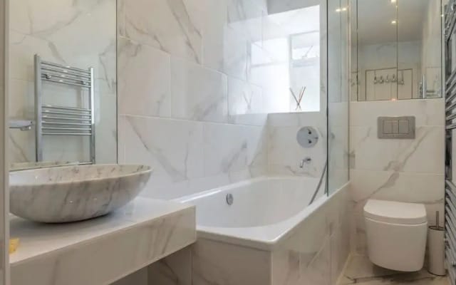 A Regal Abode - Marylebone - by Frankie Says