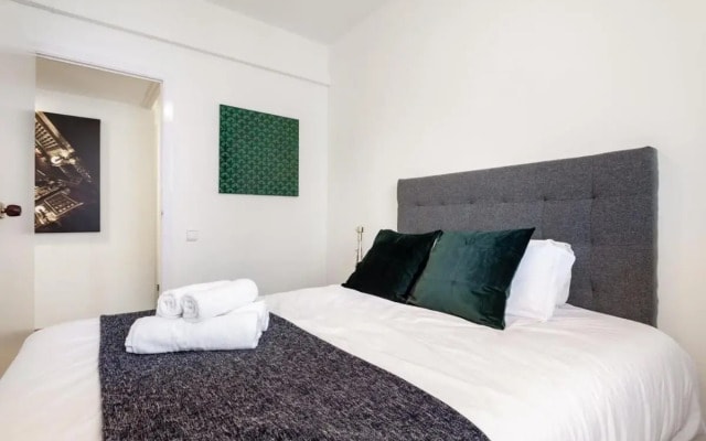 Exclusive Huge 4 Double Bedroom City Center